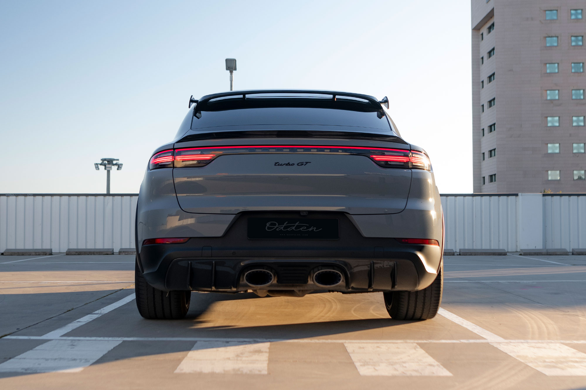 Porsche Cayenne Turbo GT trasera escape