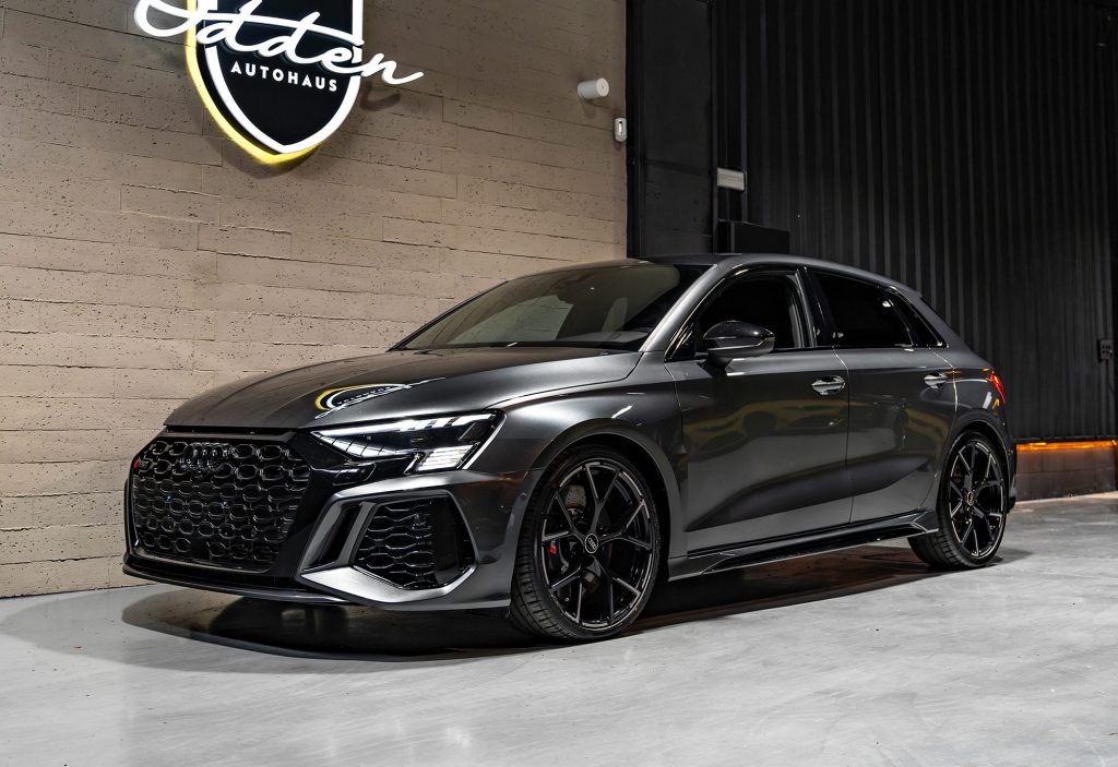 Audi RS3 Sportback frontal en Gris Daytona - Odden Cars