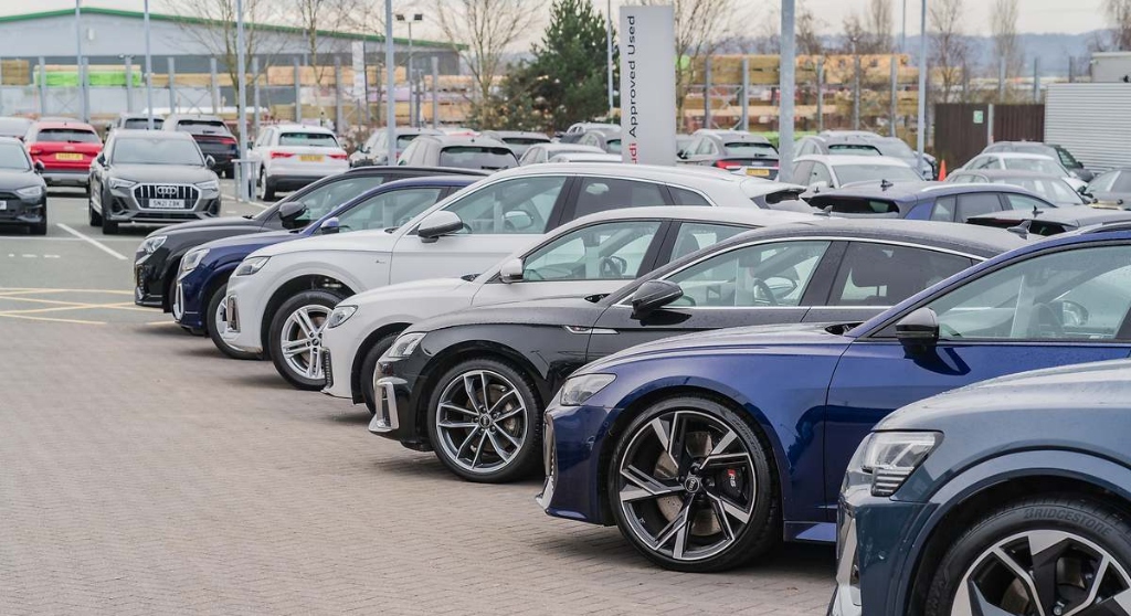 Importar coche de Europa a España en 2026: guía completa con costes, impuestos y plazos